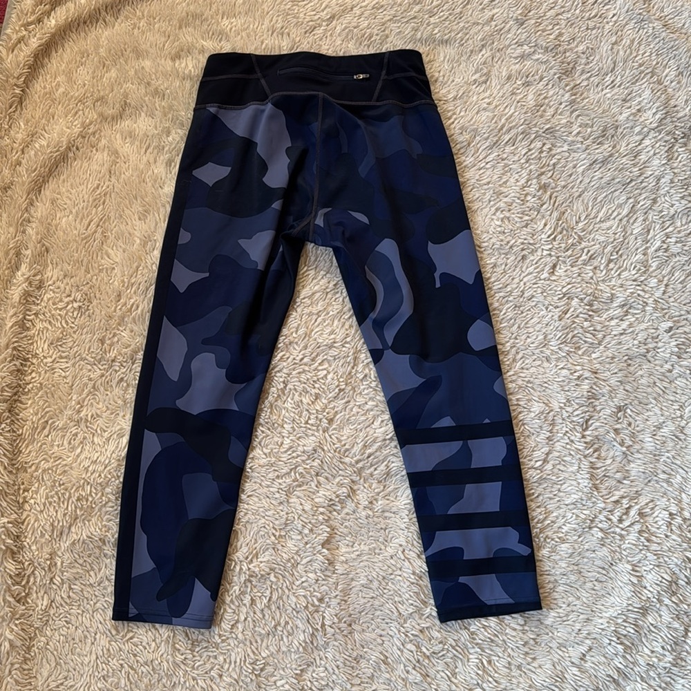 Athleta Blue Camo Capri Sonar Leggings Style #347939 size S - Picture 7 of 11